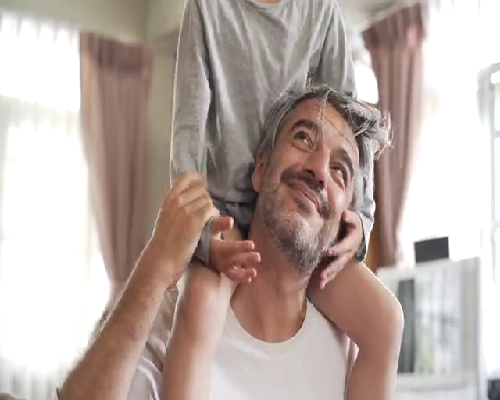 杭州助孕家庭必读：婴儿脸色发黄的常见原因与应对策略